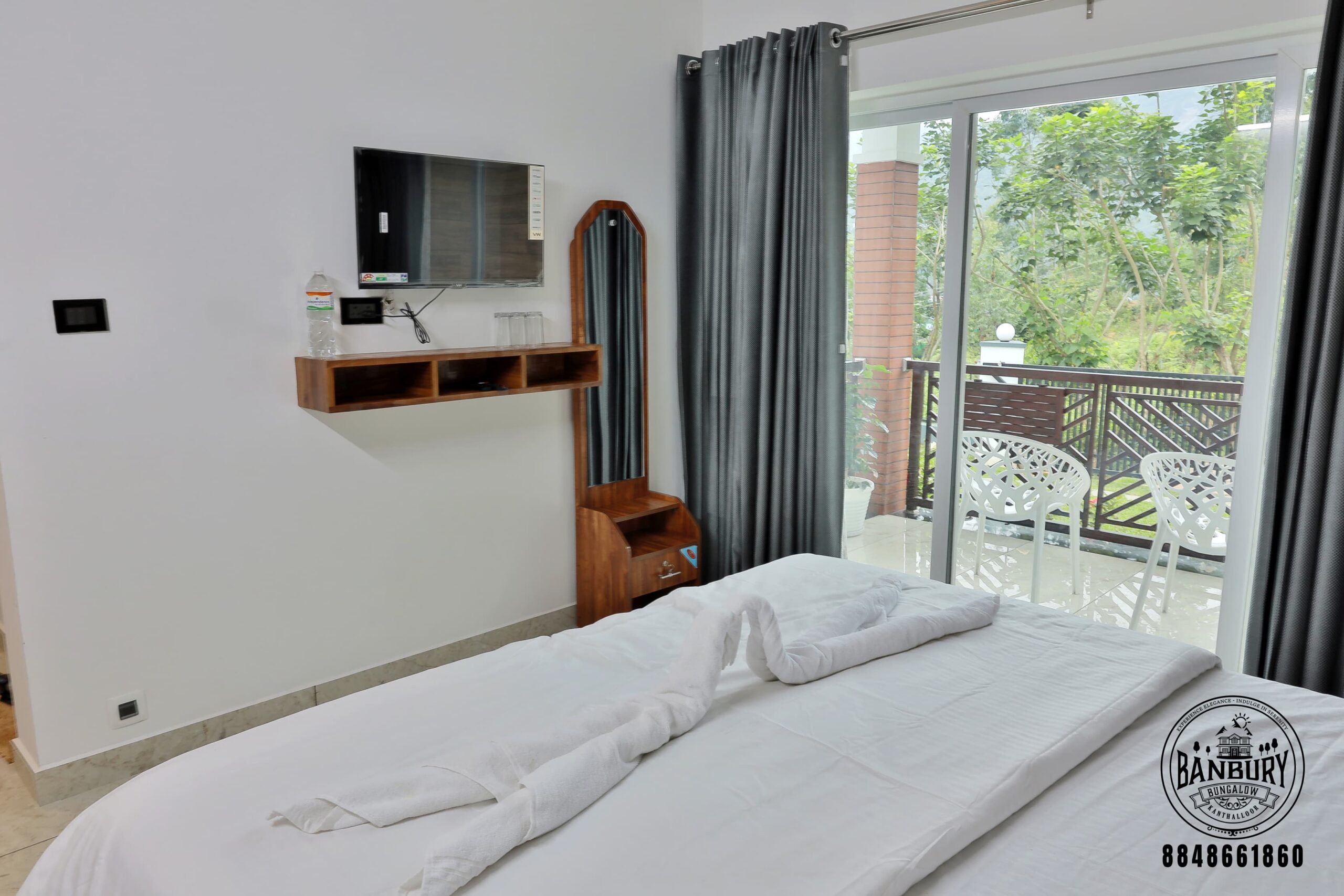 Banbury Bungalow logo – Luxury Homestay in Kanthalloor, Idukki